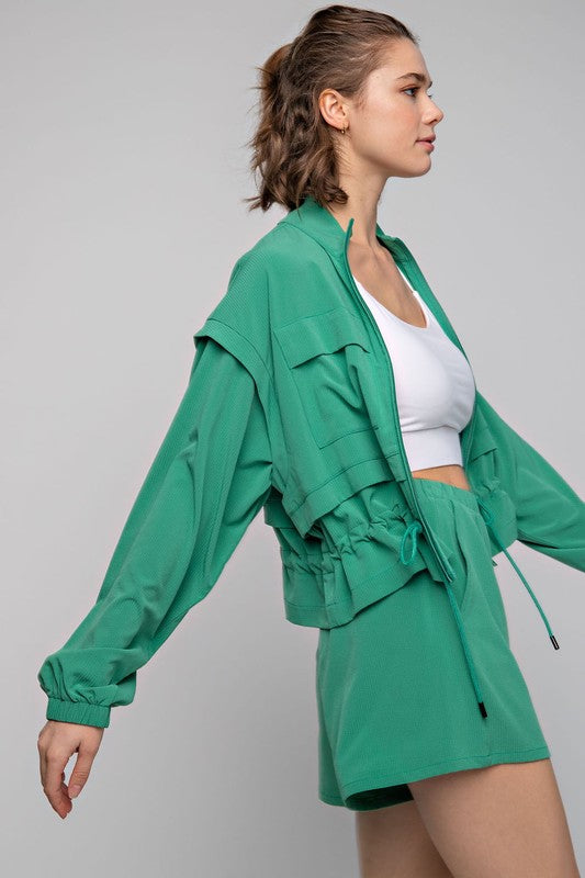 CRINKLE WOVEN CROPPED JACKET